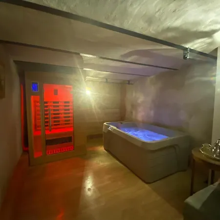 Le Riad, Sauna & Jacuzzi Apartamento Riorges