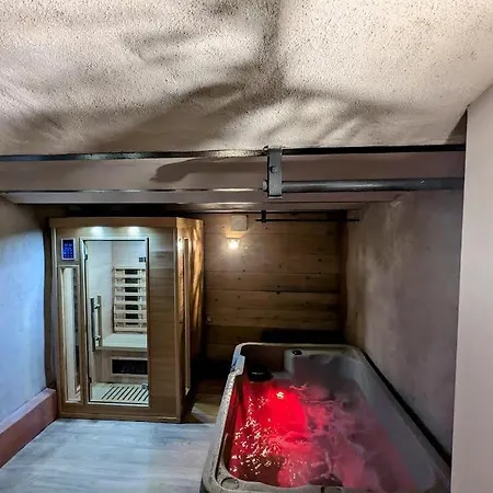 Le Riad, Sauna & Jacuzzi Apartment Riorges