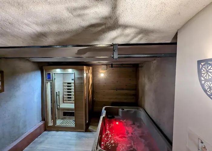 Le Riad, Sauna & Jacuzzi شقة Riorges