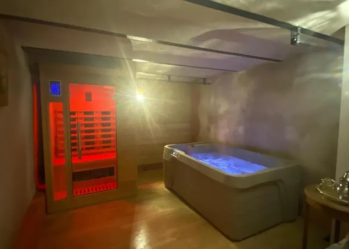 Le Riad, Sauna & Jacuzzi Lejlighed Riorges