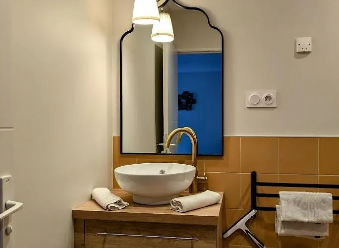 Le Riad, Sauna & Jacuzzi Lejlighed Riorges